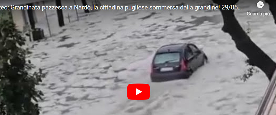Grandinata apocalittica a Nardò: un fiume bianco di ghiaccio ha invaso le strade (video) dlvr.it/T7b7fP