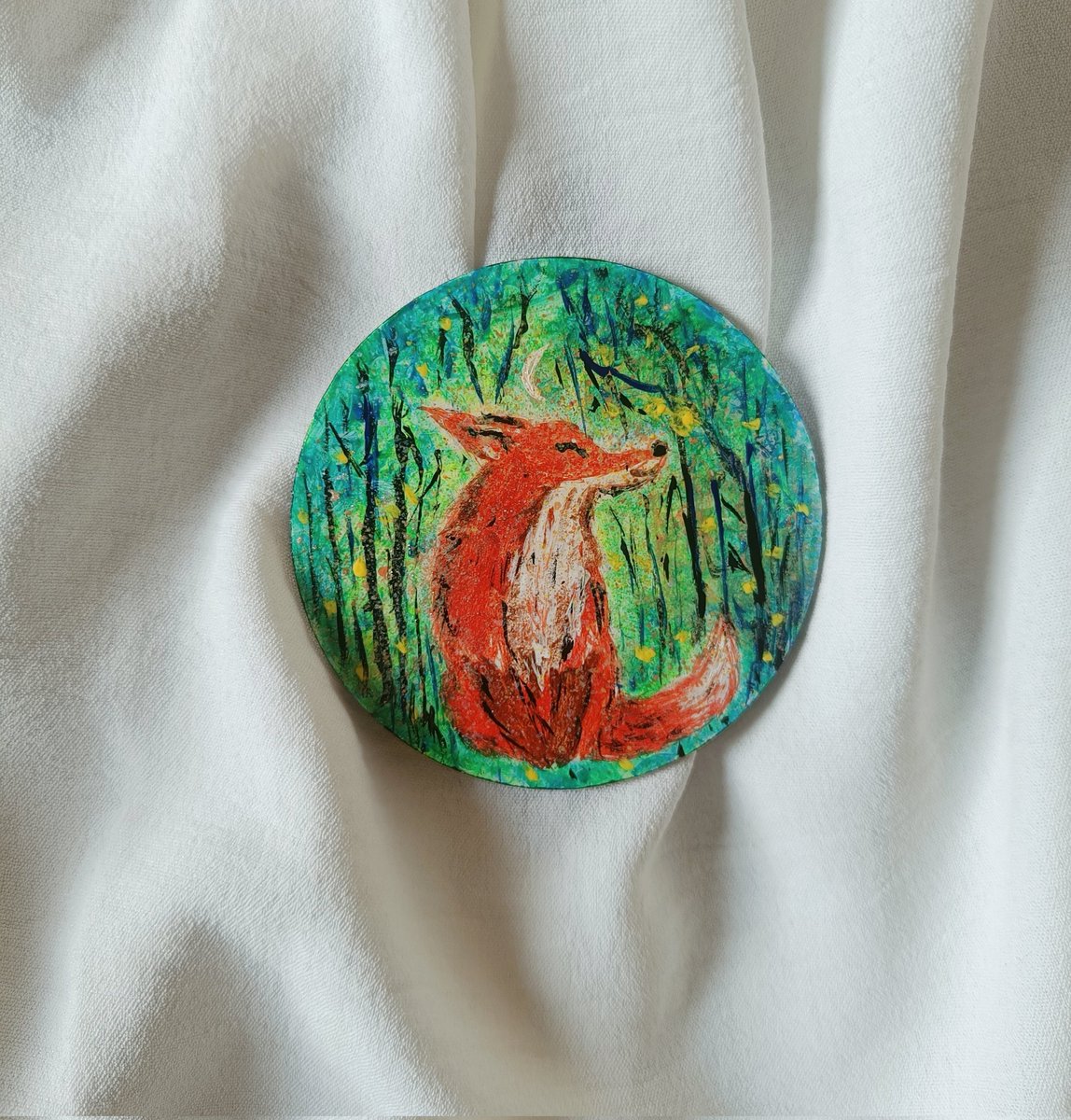 I've shared these enough times but they're still looking for a loving home so here are the two round fridge magnets from the enchanted forest series. Baby Yoda and the Fox. DM to take home these magical beings. Size 3 inch X 3 Inch. Handpainted & varnished.Please share. #ArtbyTee