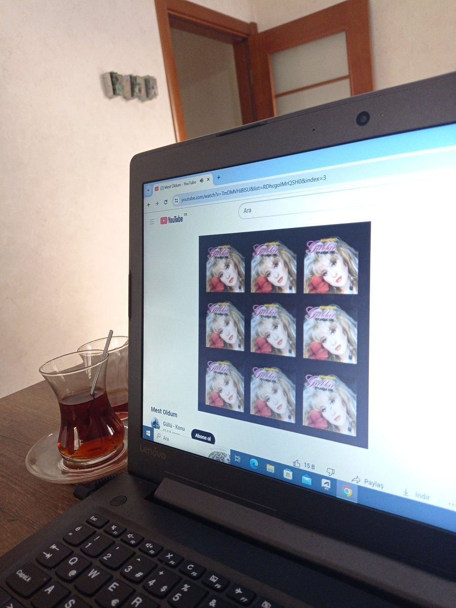 Gülümsedi güldü geçti halime 
Su misali akışına mest oldum....