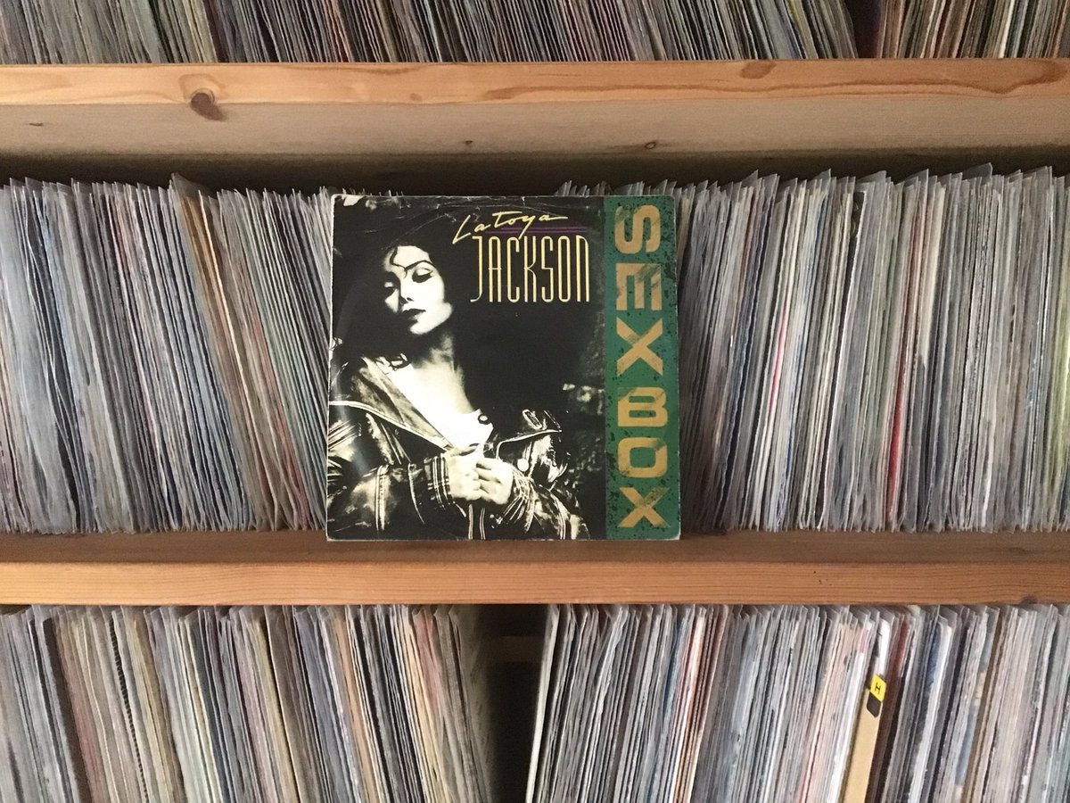 De Amerikaanse zangeres La Toya Jackson stond twee keer in de Nederlandse top40. De eerste keer was met ‘If you feel the funk’ uit 1980, de tweede keer was in 1991 met ‘Sexbox’.