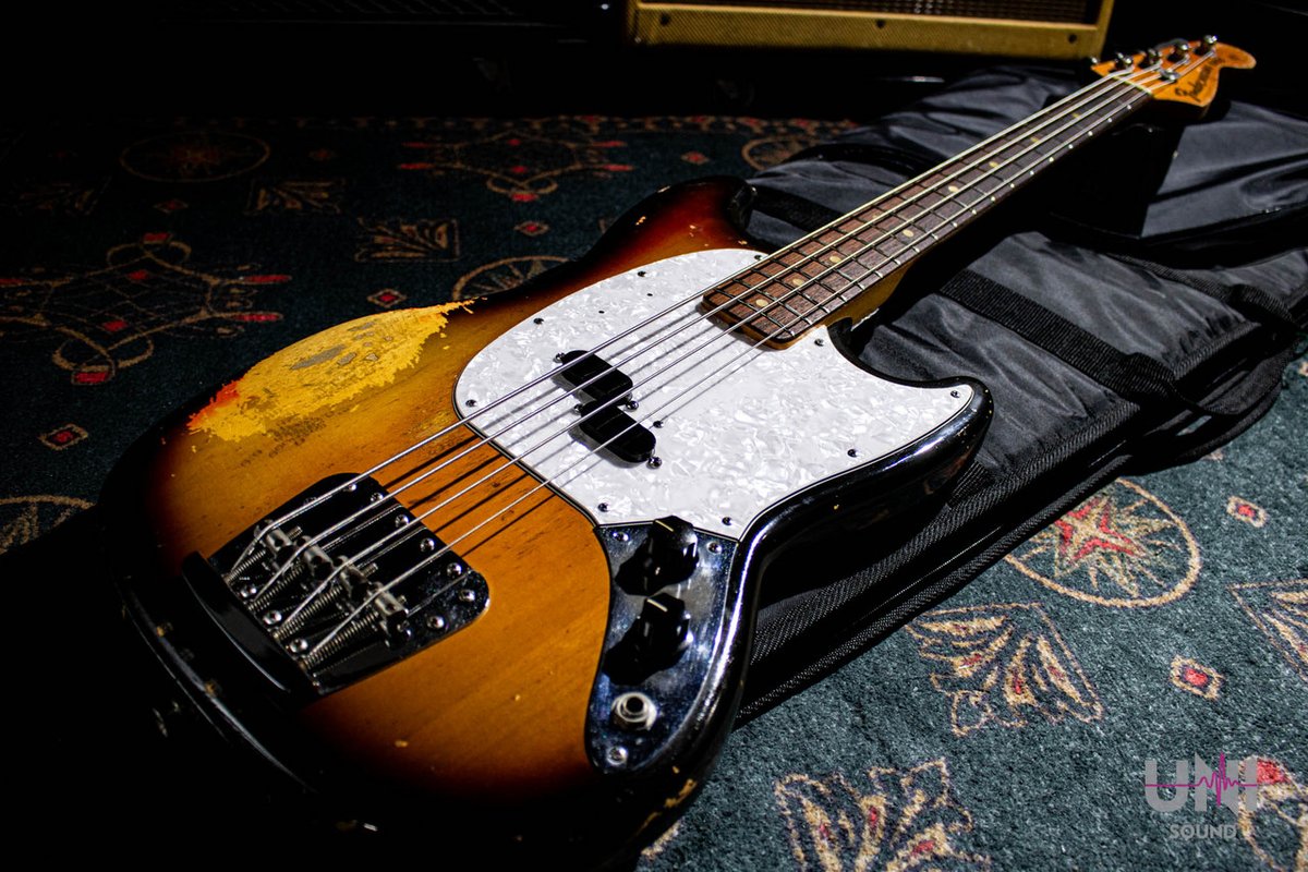 ／
5/30(木)20:15発売開始‼️
Fender Mustang Bass / 1974~1976
＼

ムスタングのヴィンテージベース入荷！ショートスケールのネックが特徴。貫禄のルックス！オルタナティブなあなたにおすすめ！
digimart.net/cat03/shop5031…
#MustangBass
