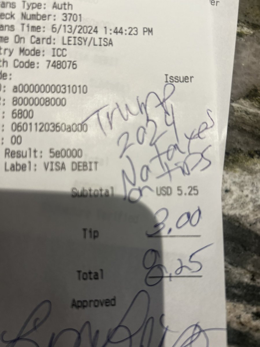 LeadersOfUSA's tweet image. I don’t usually tip much for coffees, but I’m doing every chance I get over the weekend. #NoTaxesOnTips #Trump2024 🇺🇸🇺🇸🙌🏻🙌🏻