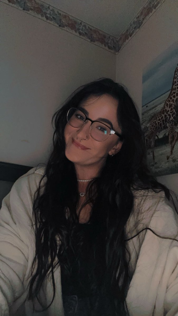 JulieeAfterHour's tweet photo. Incase you forgot what I looked like Pt. 3  🫰🏻 https://t.co/UMMDjPEjF6