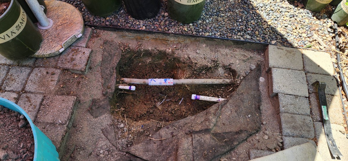 xjumper84's tweet photo. @XfinitySupport The conduit run by your installers was done poorly, it's been closed up by a split PVC coupling, hella glue to vulcanize the pipe and zip ties to hold it together. 

Small wins. https://t.co/BKr7CXMuFM