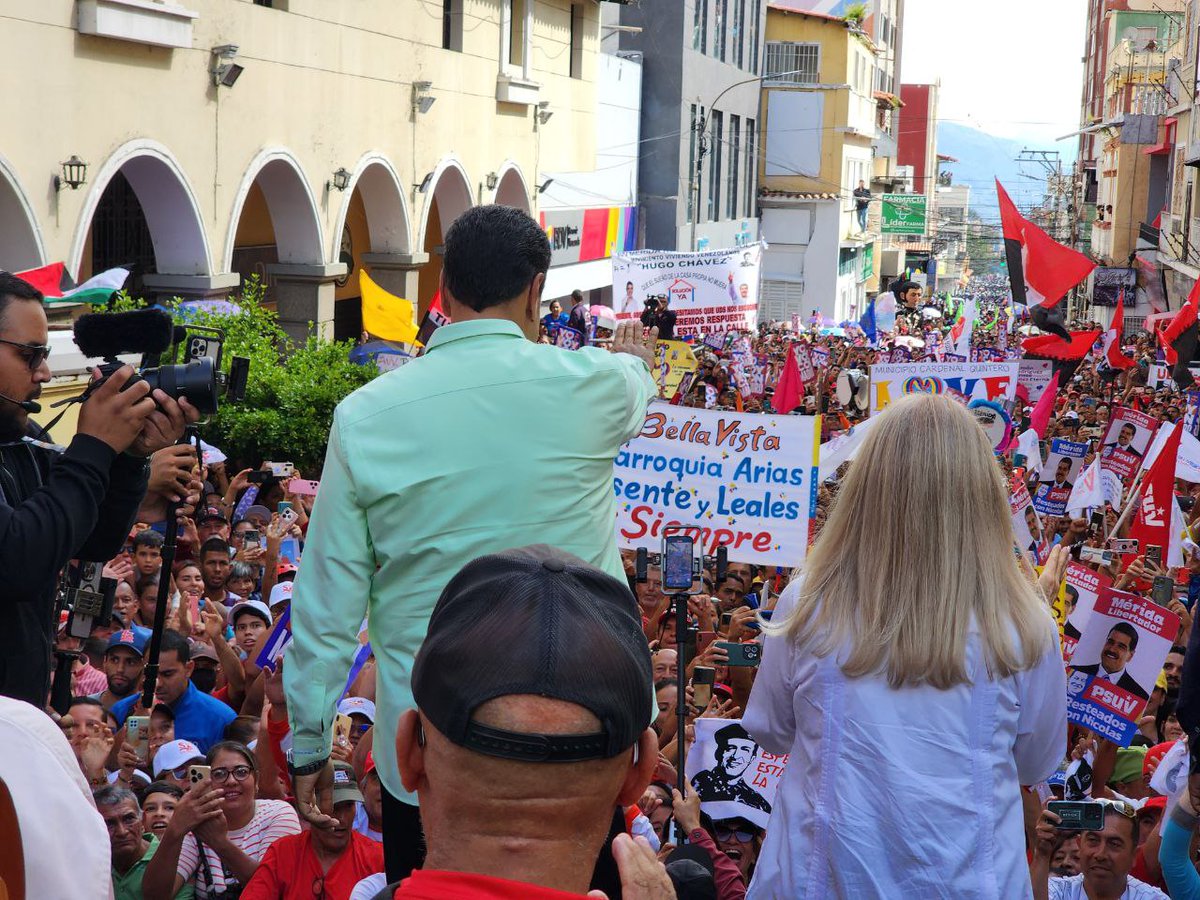 ivanrive3's tweet photo. ÚLTIMA HORA #13Jun #EnFotos Pueblo merideño desbordó de alegría y compromiso en apoyo al presidente @NicolasMaduro https://t.co/bsINWCFPyN