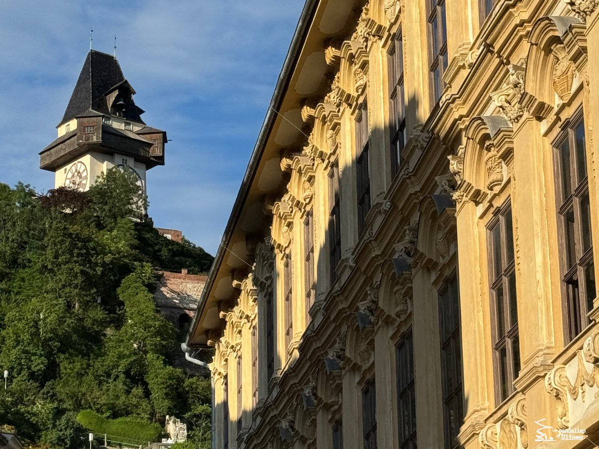 lassandaliasde's tweet photo. @parkhotelgraz @VisitGraz @austriatourism Los negocios familiares son clave para mantener la autenticidad de un lugar, para que las ciudades no acaben convirtiéndose en escenarios donde no hay cabida para sus habitantes (¿Te suena? A mi mucho).

#traveldeepergraz #visitgraz  #grazlove https://t.co/NFtqGGnmc7