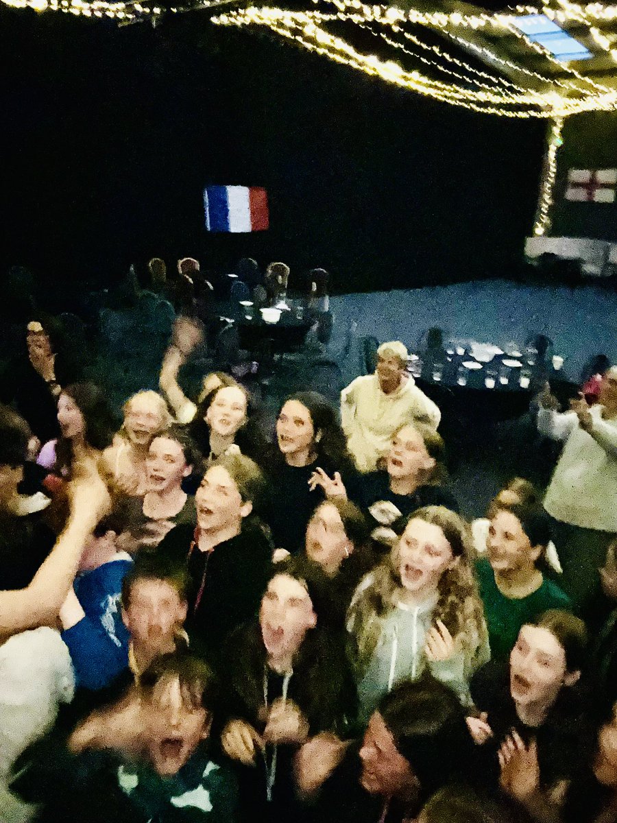 CumnorTrips's tweet photo. The best of a very bad bunch of photos of a very good evening https://t.co/L6HjuTIu5C