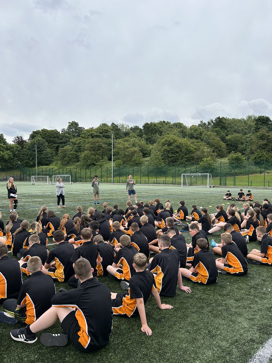 CastlefordPE's tweet photo. What a fantastic afternoon supporting @ClimateRelay Y8pupils discussed how we can make a difference to climate change and took part in our own relay to support the team heading to London on its way from Ben Nevis to increase the awareness of what is happening to our planet 🌍 https://t.co/y8RwnxE3qr