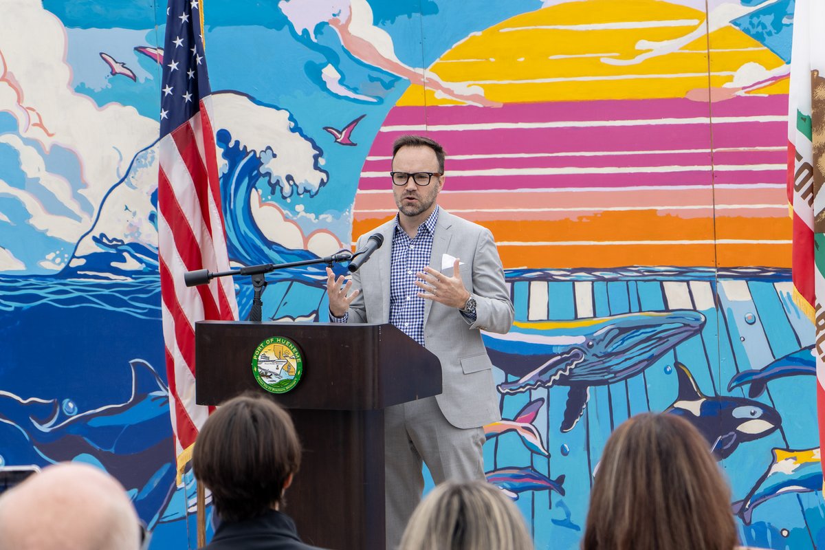 portofhueneme's tweet photo. Port of Hueneme aims to make operations zero emissions by 2030! The Port of Hueneme/Oxnard Harbor District made the historic announcement at its World Oceans Day event on June 11. 

#committedtocommunity #committedtoenvironment #portofhueneme https://t.co/j9vRbjnlcA