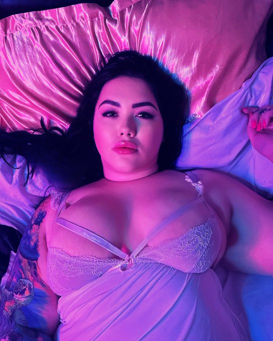 Thick bitch https://t.co/8ukKT9t9p7