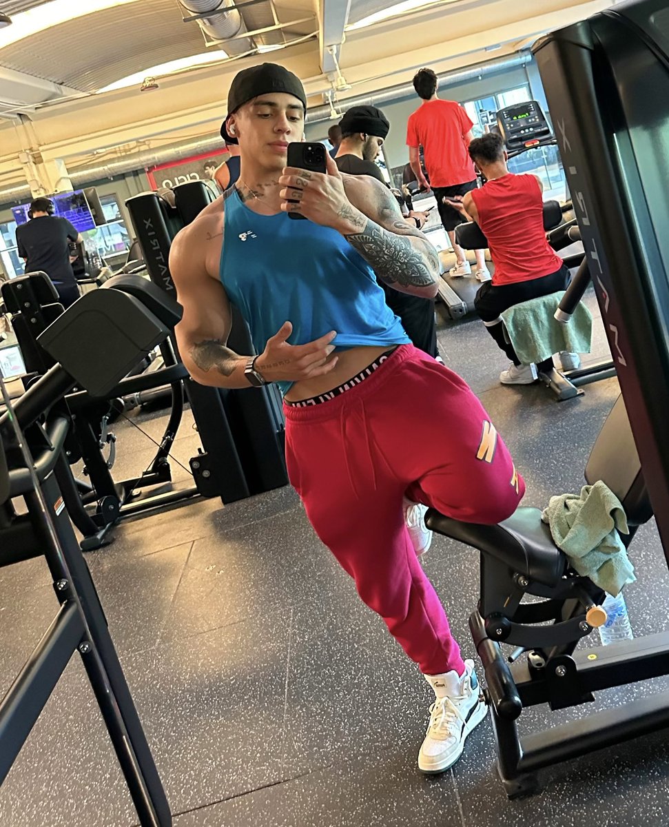 AJOTA_RS's tweet photo. En el Gym 👼🏽 // En casa 😈 https://t.co/l9T430dbLP