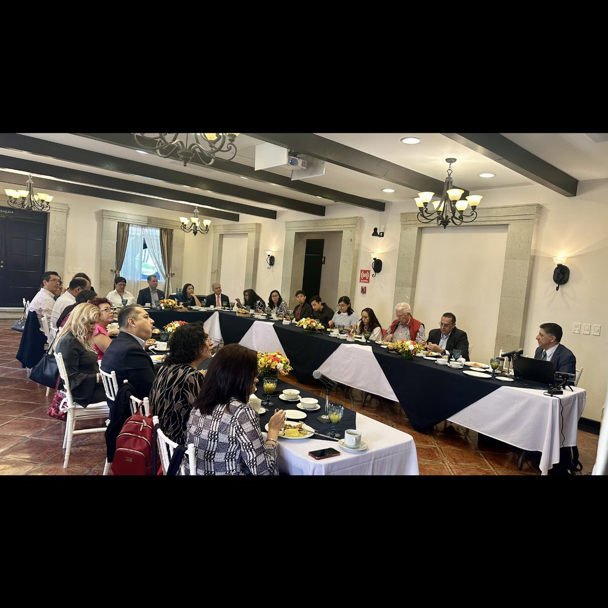 amiac_oficial's tweet photo. Esta mañana en el ITAM, Jorge Torres presentó a los miembros de la Academia Mexicana de Informática AC la conferencia “Democracia Digital” basado en su experiencia de mas de 24 años en el INE y el IFE, y durante los ultimos 8 años, como CIO del INE https://t.co/OHgiAtO3zC