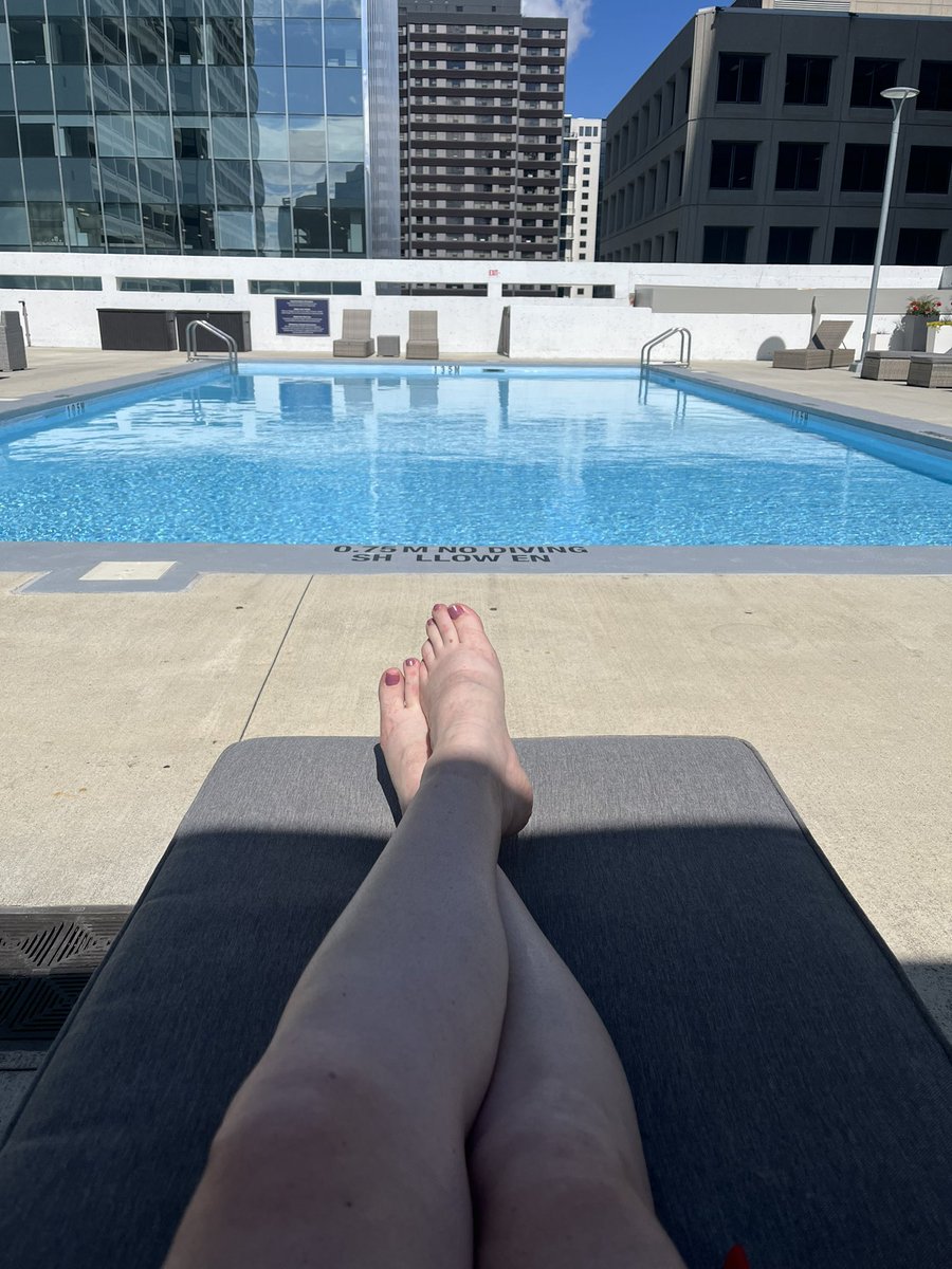 #canmedlibs Come join me on the 4th floor pool!