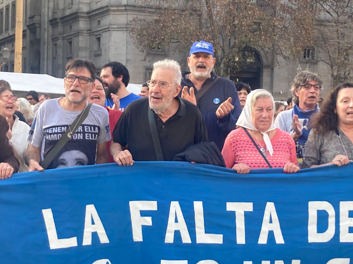 El incansable luchador <a href="/atilioboron/">Atilio Boron</a> se suma este jueves a la ronda de las Madres de la Plaza de Mayo y reclama la libertad de Assange. #NoAlFascismo
