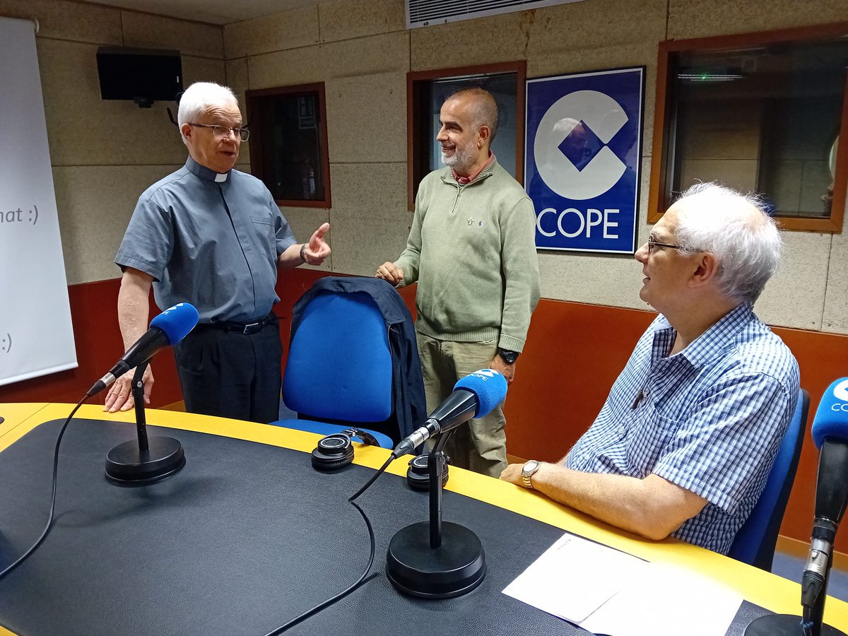 IgnasiMiranda's tweet photo. Us esperem aquest divendres #14Juny 13.33h en #ElMirall 783 AM @COPE_Catalunya @ecclesiacope @COPE, amb Salvador Bacardit @SeminariBcn i Josep Manuel Vallejo #Caputxins #Exercicis; també notícies i cançó 'Apòstols del Regne' https://t.co/PsJ7S7Vm4n: https://t.co/f8LqW67KGY https://t.co/TA7L5cZjxv