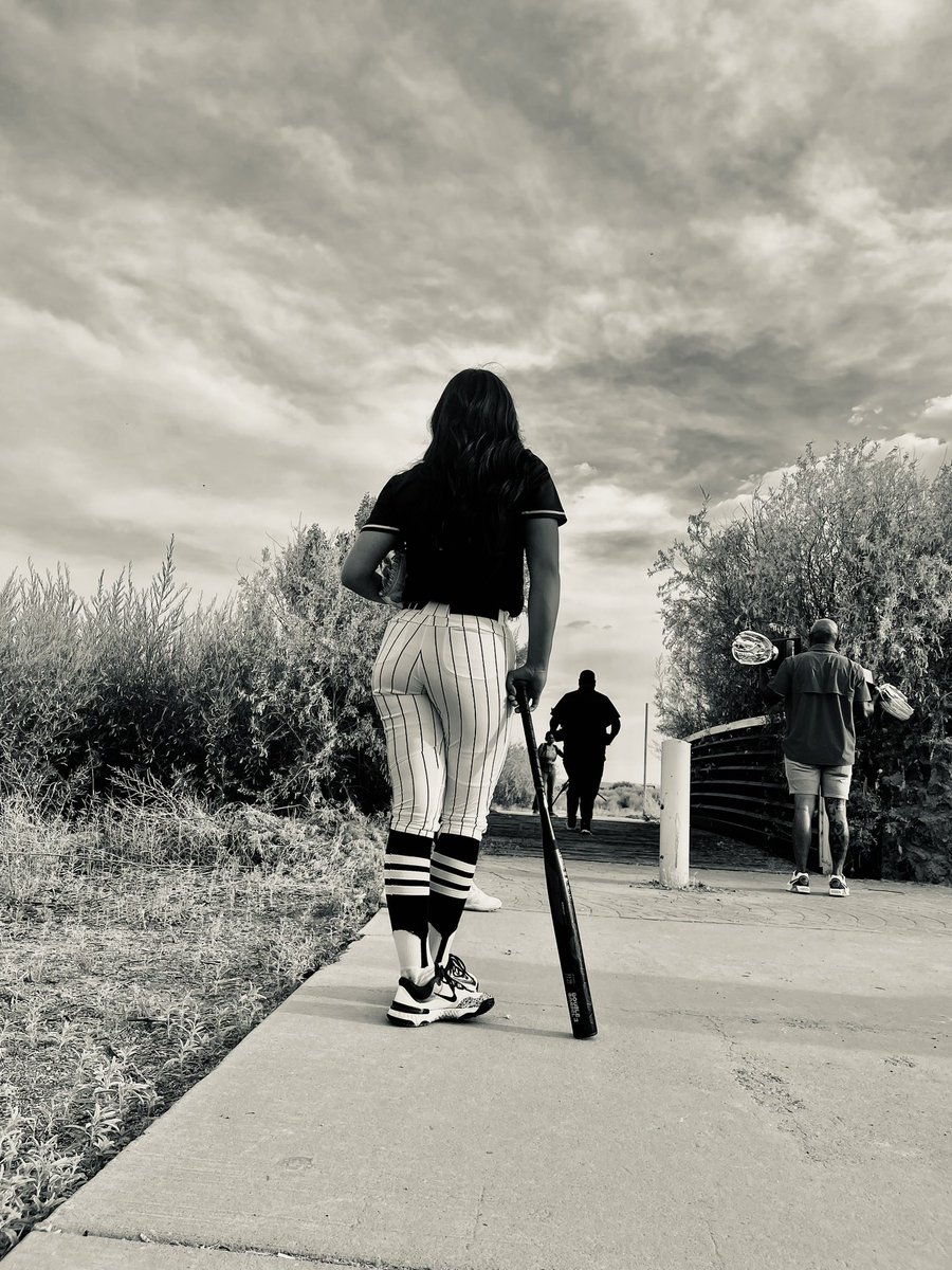 michell10643819's tweet photo. You have left your mark. All City Player of The Year!!. @MirandaGuillen8 @Fchavezeptimes @EastwoodSBall @eastwoodsabre1 @EPFastpitch915 https://t.co/xVUuhOAuGG