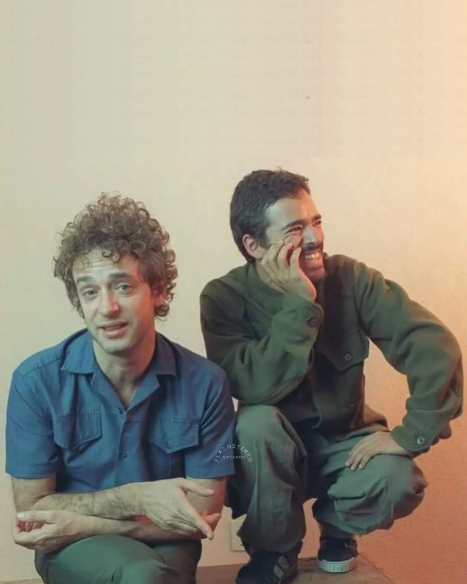 sopitas's tweet photo. ¡Wow! ❤️ Hace más de 20 años algunos fuimos testigos de la gira que tuvieron Gustavo Cerati y Café Tacvba juntos. 

Los tacvbos acababan de salir con el 'Revés/Yo Soy' y Cerati andaba promocionando 'Bocanada'. 

Fueron pocas fechas del tour 'Bocanada al Revés' que se hicieron en junio de 2000. ¿Alguien por acá fue a esos conciertos? 😰

Fotos: Laura Cano