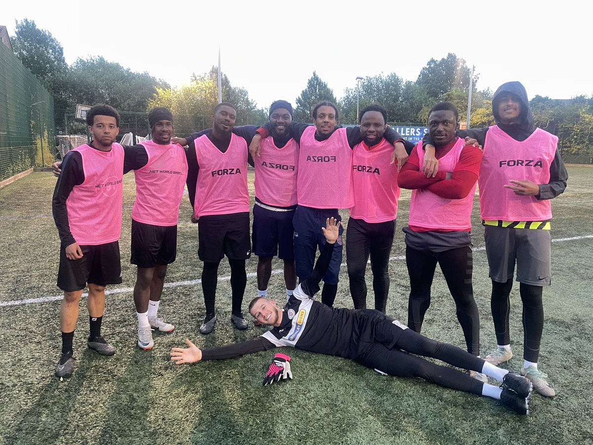 pittsthecoach's tweet photo. Day 4 ✅ 

Great session with the boys again today. 

⬆️ The numbers are increasing!!!
🎯 Some good quality on show today 
👨🏽‍💻Step 5 coach in attendance scouting the talent 🤝 

Player of the session @SteedsGeorgi 🪄 

#PittsTheCoach #PreseasonCamp ⚽️ https://t.co/P4XNdjWzIn