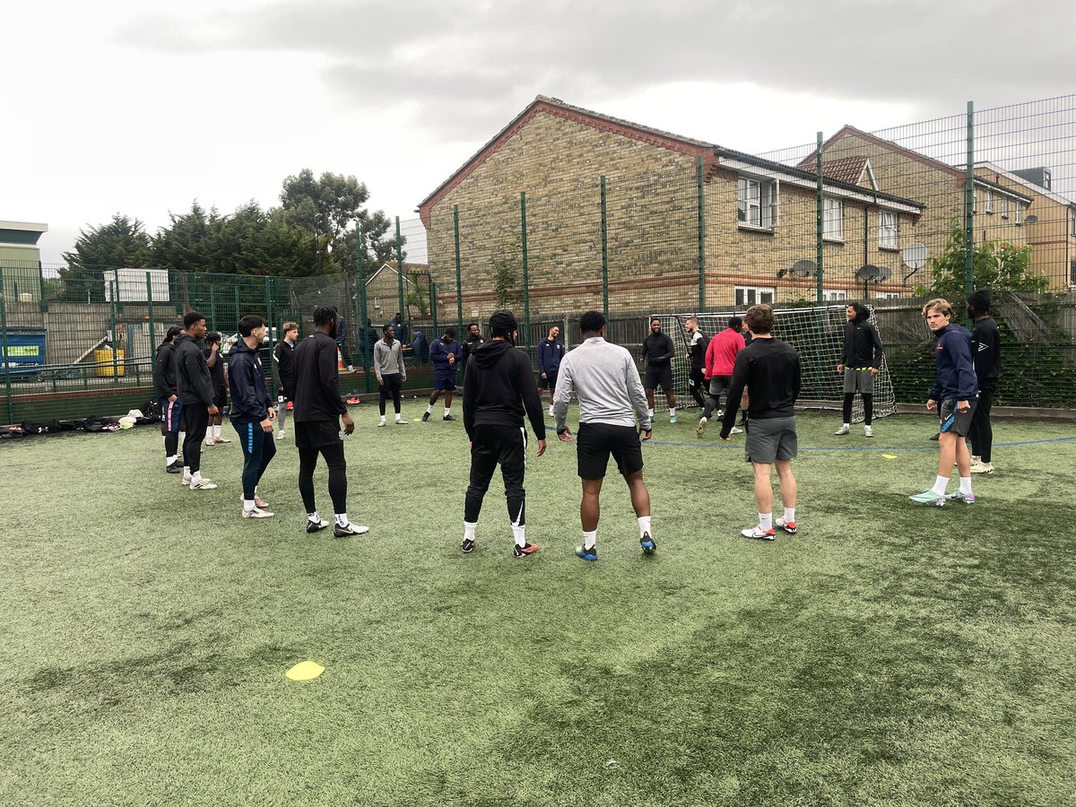 pittsthecoach's tweet photo. Day 4 ✅ 

Great session with the boys again today. 

⬆️ The numbers are increasing!!!
🎯 Some good quality on show today 
👨🏽‍💻Step 5 coach in attendance scouting the talent 🤝 

Player of the session @SteedsGeorgi 🪄 

#PittsTheCoach #PreseasonCamp ⚽️ https://t.co/P4XNdjWzIn