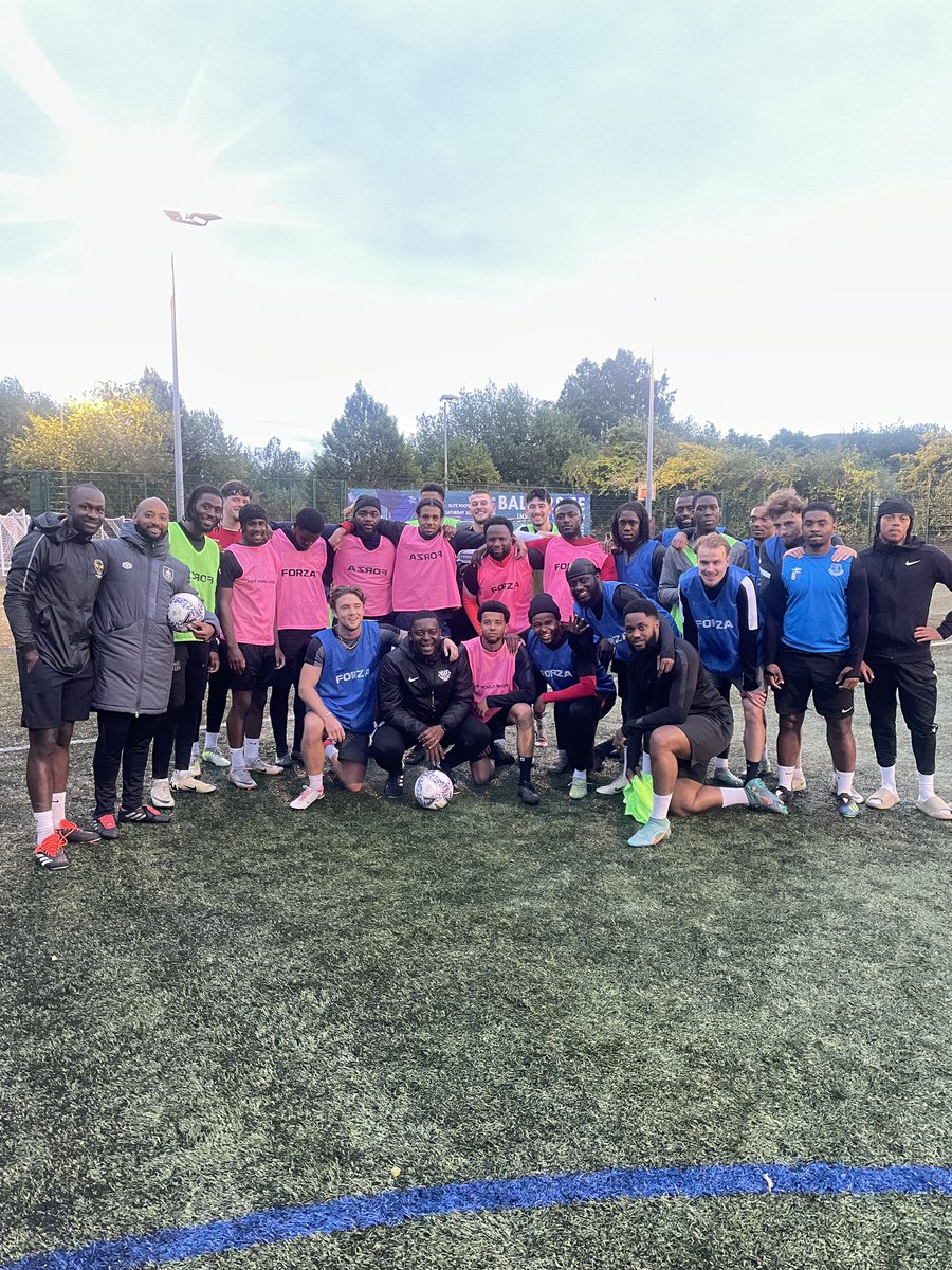 pittsthecoach's tweet photo. Day 4 ✅ 

Great session with the boys again today. 

⬆️ The numbers are increasing!!!
🎯 Some good quality on show today 
👨🏽‍💻Step 5 coach in attendance scouting the talent 🤝 

Player of the session @SteedsGeorgi 🪄 

#PittsTheCoach #PreseasonCamp ⚽️ https://t.co/P4XNdjWzIn