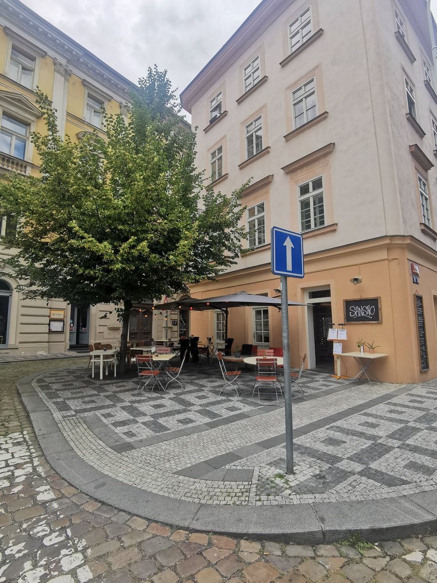 robbiethejunimo's tweet photo. Wandering the streets of Prague✨✨ https://t.co/01o4g0ZcGP