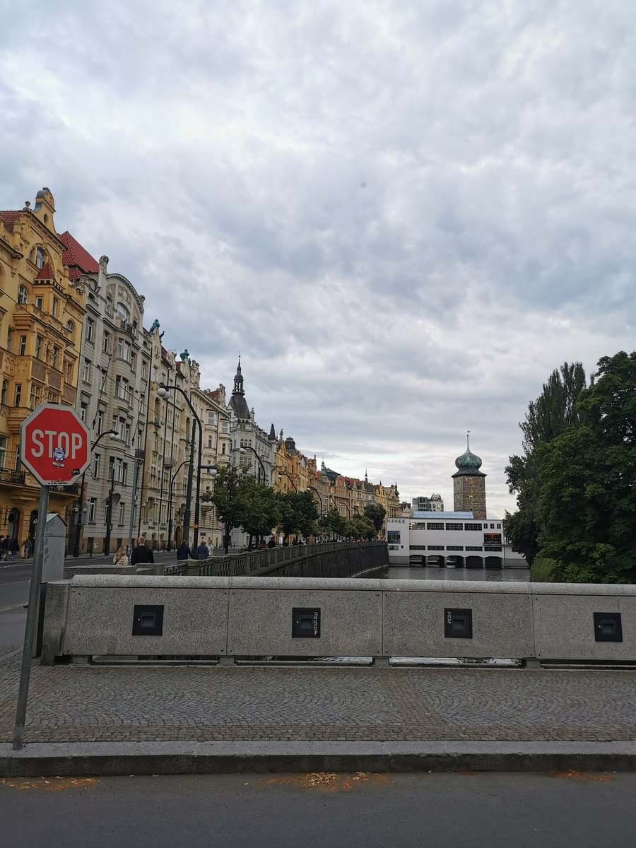 robbiethejunimo's tweet photo. Wandering the streets of Prague✨✨ https://t.co/01o4g0ZcGP