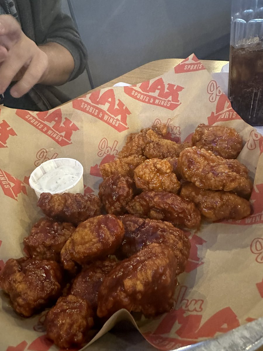 HunsTactical's tweet photo. #johnmax #foodies #chickenwings
Quality time with the bros!!! https://t.co/h5Zq0GZ9Ap