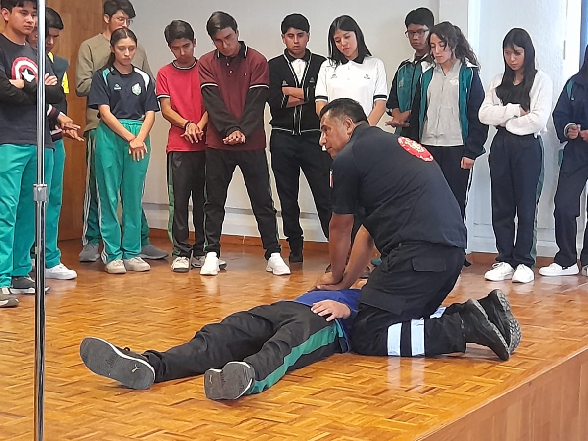 ConalepElOro's tweet photo. Se realizó una jornada con 32 estudiantes que fueron capacitados como primer respondiente en los conocimientos básicos de primeros auxilios, en apoyo de la Cordinación Municipal de Protección Civil de El Oro.
#ApasionadamenteCONALEP #OrgullosamenteCONALEP #25AñosApasionadamente https://t.co/kpGyPbOrUs