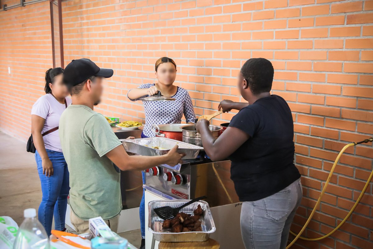 Ifor_tab's tweet photo. Se realizó una visita al extramuro Tenosique, ubicado en Jardines del Usumacinta, Tenosique, en donde se constató la colaboración entre ACNUR e IFORTAB en beneficio de personas migrantes, quienes prepararon alimentos tradicionales en el marco del "Día del Refugiado" . #humanista https://t.co/yS8qACwcOK