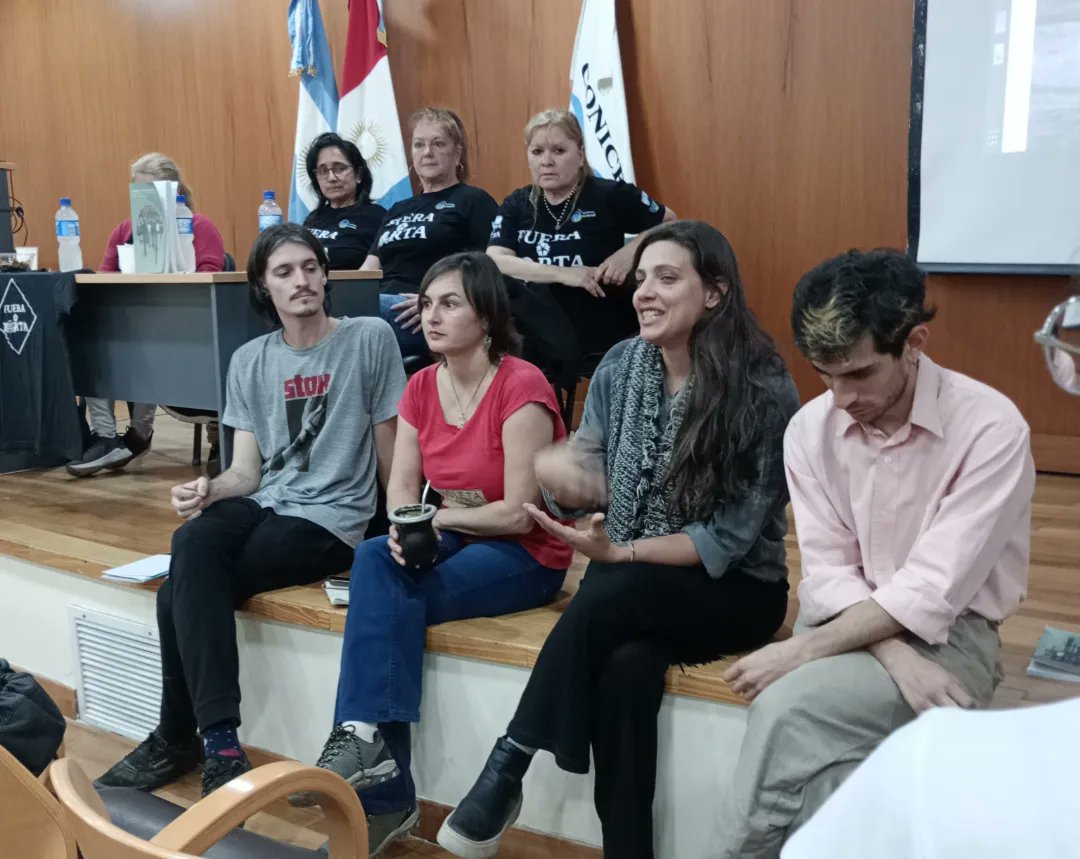 FueraPorta's tweet photo. Nos encontramos en el Auditorio de CONICET,a metros de la Facultad de Ciencias Exactas, Físicas y Naturales,UNC,en la presentación del “Informe Socio-territorial de los daños a la salud por la permanencia de la fábrica de bioetanol Porta Hnos. en la Ciudad de Córdoba,Argentina”👇🏼 https://t.co/zB01XeWHTE