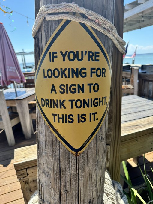 Beach bar time at Driftwood https://t.co/qlM8juwKAB<a href="/tag/flashingsoon"class="tags"><span>#flashingsoon</span></a>