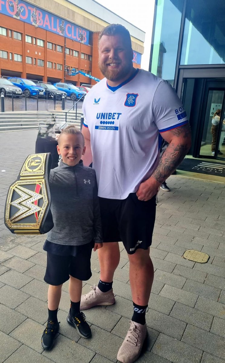 The BIG weekend of WWE wrestling off to a flier .. Capt Chaos spending some time with his best pal - <a href="/DMcIntyreWWE/">Drew</a> ⚔🏴󠁧󠁢󠁳󠁣󠁴󠁿 

Will always appreciate you big man, Chaos will always know how lucky he is  - even got to meet Drew's big pal the World's Strongest Man - <a href="/stoltman_tom/">Tom Stoltman</a> 🌏💪🏼
