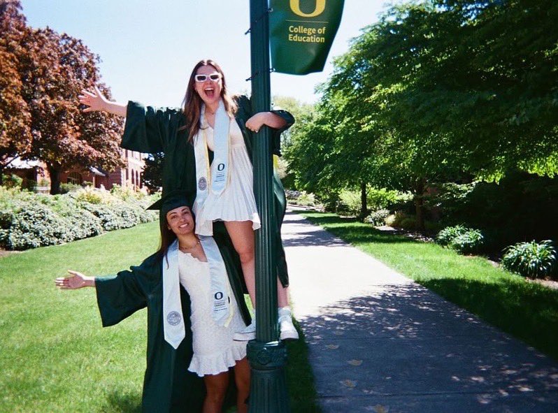 uoregon's tweet photo. So proud of our Ducks. 🎓👏

We are so excited to see the Class of 2024 in Autzen Stadium on Monday!💚💛

#DuckGrad24 https://t.co/LiHsakCo7x