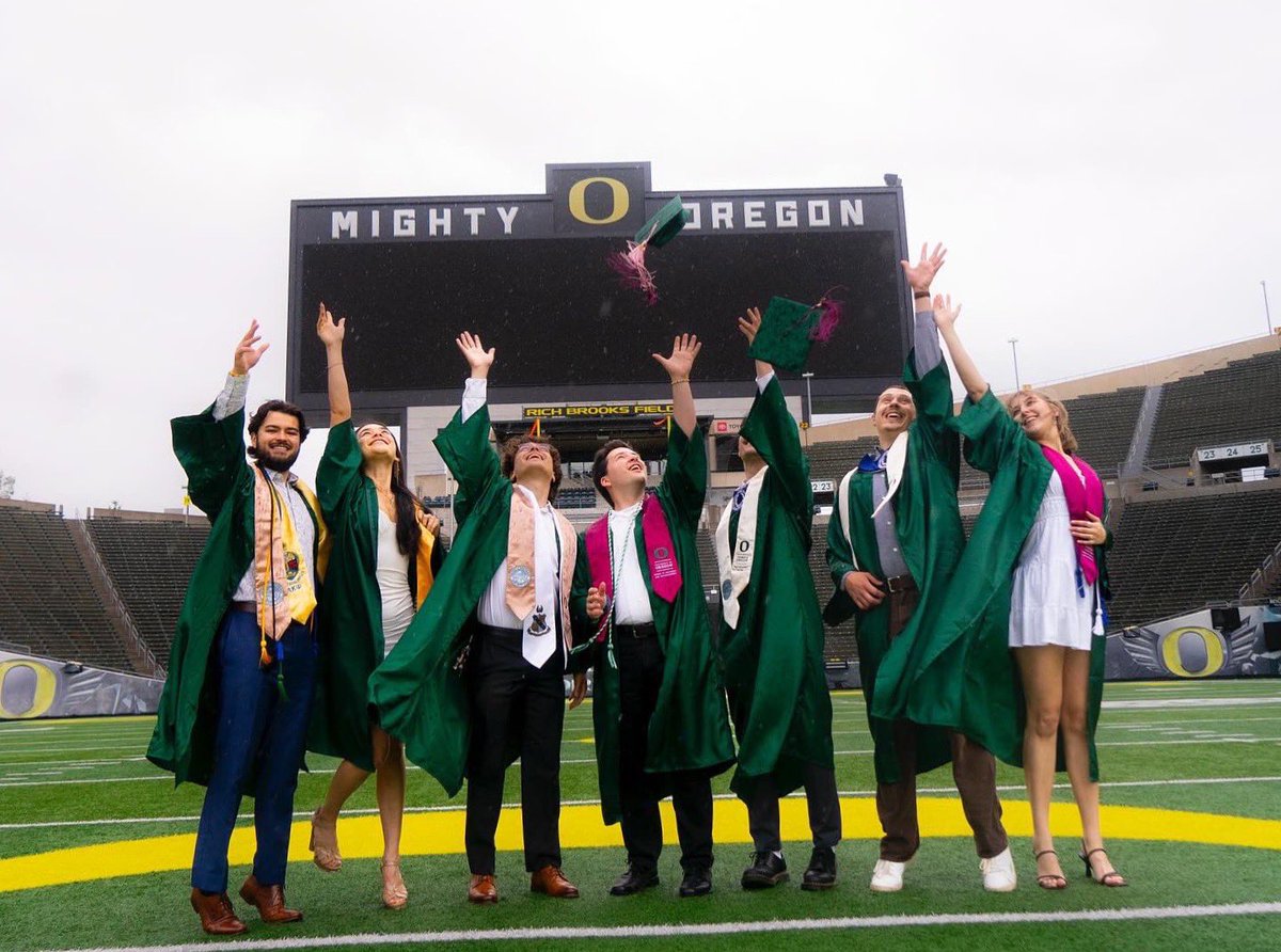 uoregon's tweet photo. So proud of our Ducks. 🎓👏

We are so excited to see the Class of 2024 in Autzen Stadium on Monday!💚💛

#DuckGrad24 https://t.co/LiHsakCo7x