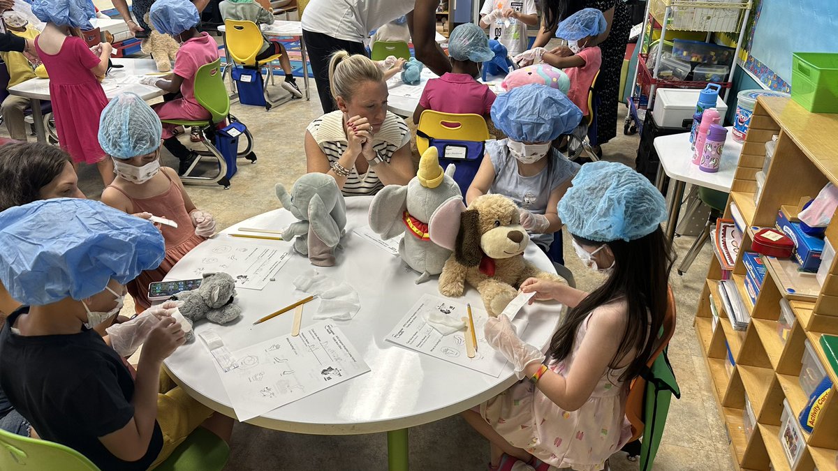 Questions about health and safety? Well, come talk to the Hampton kindergartners for tips on keeping ourselves safe and caring for our teddy bear friends! A huge thank you to the NYU Injury Prevention team for our first Teddy Bear Clinic 🧸🩺! <a href="/Hampton_Street/">Hampton Street</a> <a href="/MineolaUFSD/">Mineola UFSD</a>