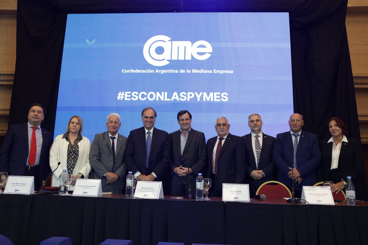 ✍️ Junto al secretario #pyme, Marcos Ayerra, el presidente de la <a href="/CNVArgentina/">CNV Argentina</a> Roberto E. Silva y autoridades de @cecha_org firmamos convenios de colaboración para:
✅ Promover cursos gratuitos de capacitación pyme 
✅ Facilitar el acceso al financiamiento y fortalecer la
