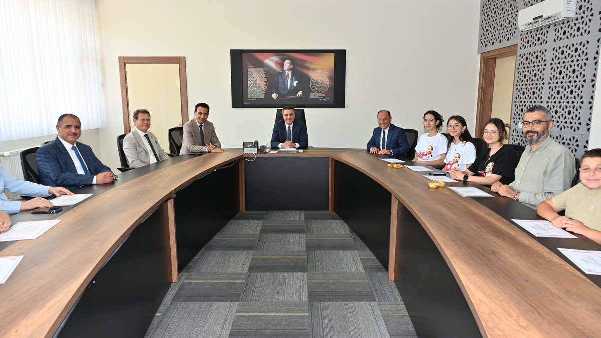BeyagacM's tweet photo. İl Milli Eğitim Müdürümüz Dr. Emre Çalışkan, TÜBİTAK Ortaokul Projeleri Final Yarışmasında Türkiye 3.olarak büyük başarı elde eden öğrencilerimizi ve danışman öğretmenlerini ağırladı. @tcmeb              @Yusuf__Tekin @denizlimem @emre_caliskan @ArgeDenizli @YTEMEL3 https://t.co/ZkF8TVGWCX