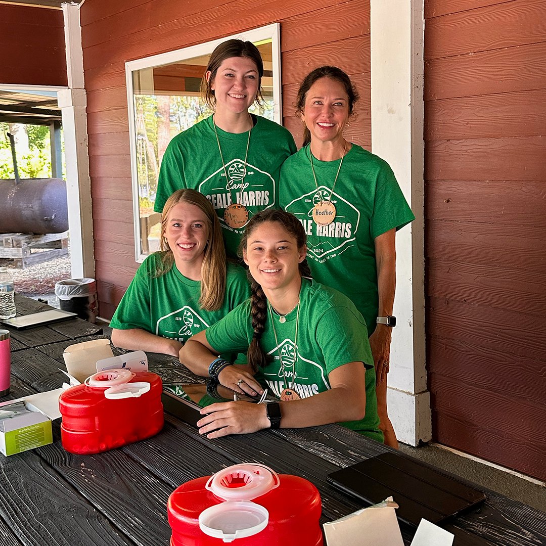 auhcop's tweet photo. Last week, Class of 2025 members Madi Brown, Molly Kate Farris, and Macaleigh Mancuso had the opportunity to do an APPE rotation with Dr. Heather Whitley at Camp Seale Harris.

The camp is a week-long residential camp for children with tyle 1 diabetes. 

#CaringForAlabama https://t.co/vWdeYFElMR