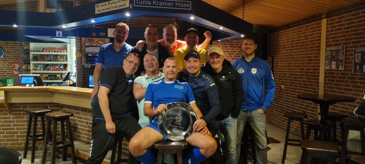 SV_Urk_5's tweet image. De beker is ook binnen . Weer de dubbel op onze oude dag