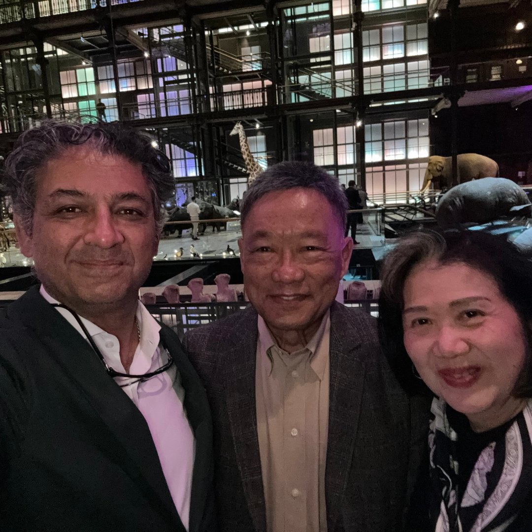 _AdnanSiddiqui's tweet photo. Another batch! 🇫🇷

- Sirintara Pongpech and husband, from Bangkok

- @DoctorGaldamez

- Olivier Moret and Laurent Perot

#neurosurgery #cerebrovascular #LINNC #LINNC2024 #internationalneurosurgery https://t.co/IYYlRd0Hpo