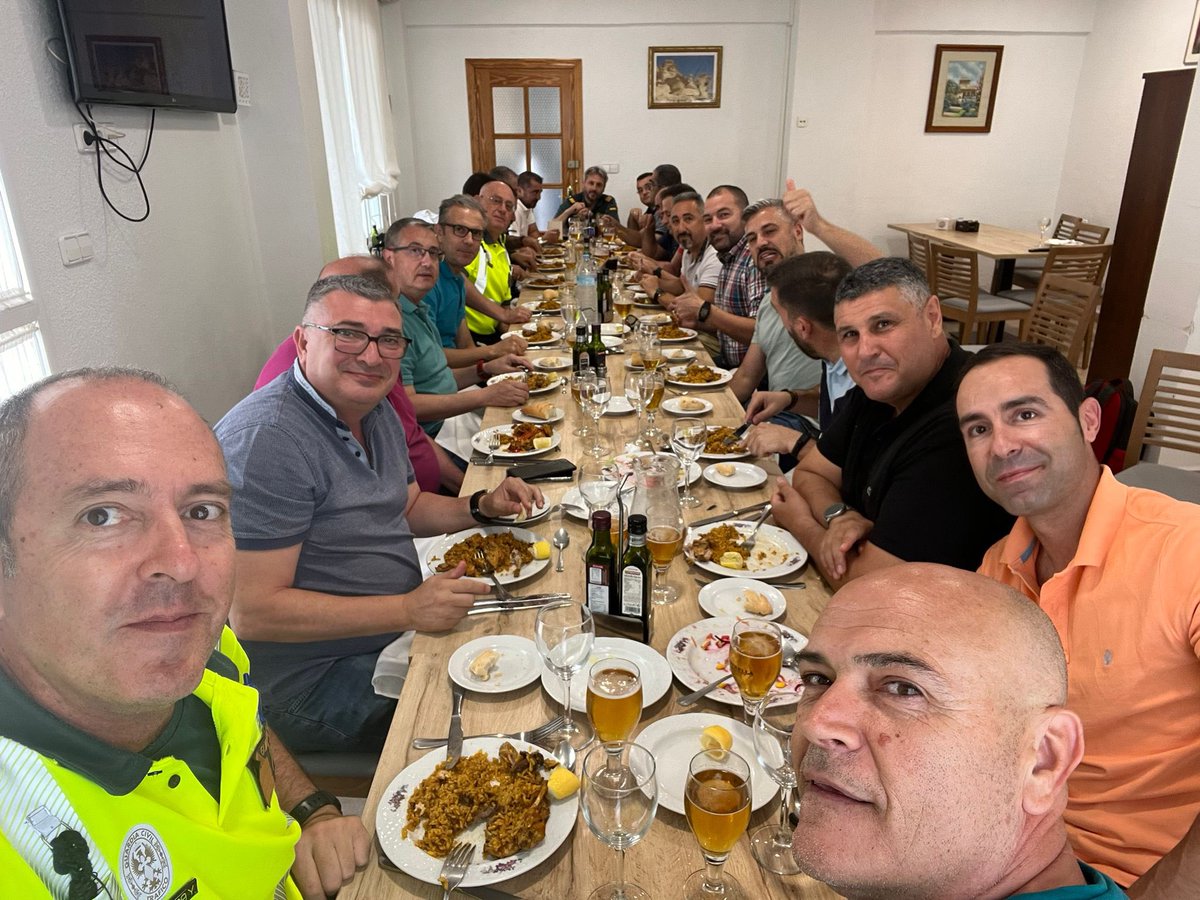AsesGCMurcia's tweet photo. Hoy Los suboficiales de Murcia han celebrado una comida informativa y de hermandad ,donde se han expuesto los valores de esta nuestra escala https://t.co/wEJpNUgv8w