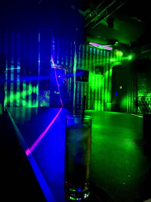 Che belle le signorine che fan gli spogliarelli 🥹💕 https://t.co/WWIrywkeOx<a href="/tag/colombo"class="tags"><span>#colombo</span></a><a href="/tag/sangiuliano"class="tags"><span>#sangiuliano</span></a>