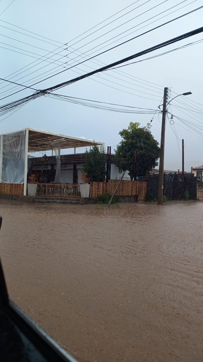 bict0ria's tweet photo. #LALAGUNA #ZAPALLAR #SISTEMAFRONTAL vía principal Carlos Briceño completamente inundada https://t.co/xdqo8DC3Je
