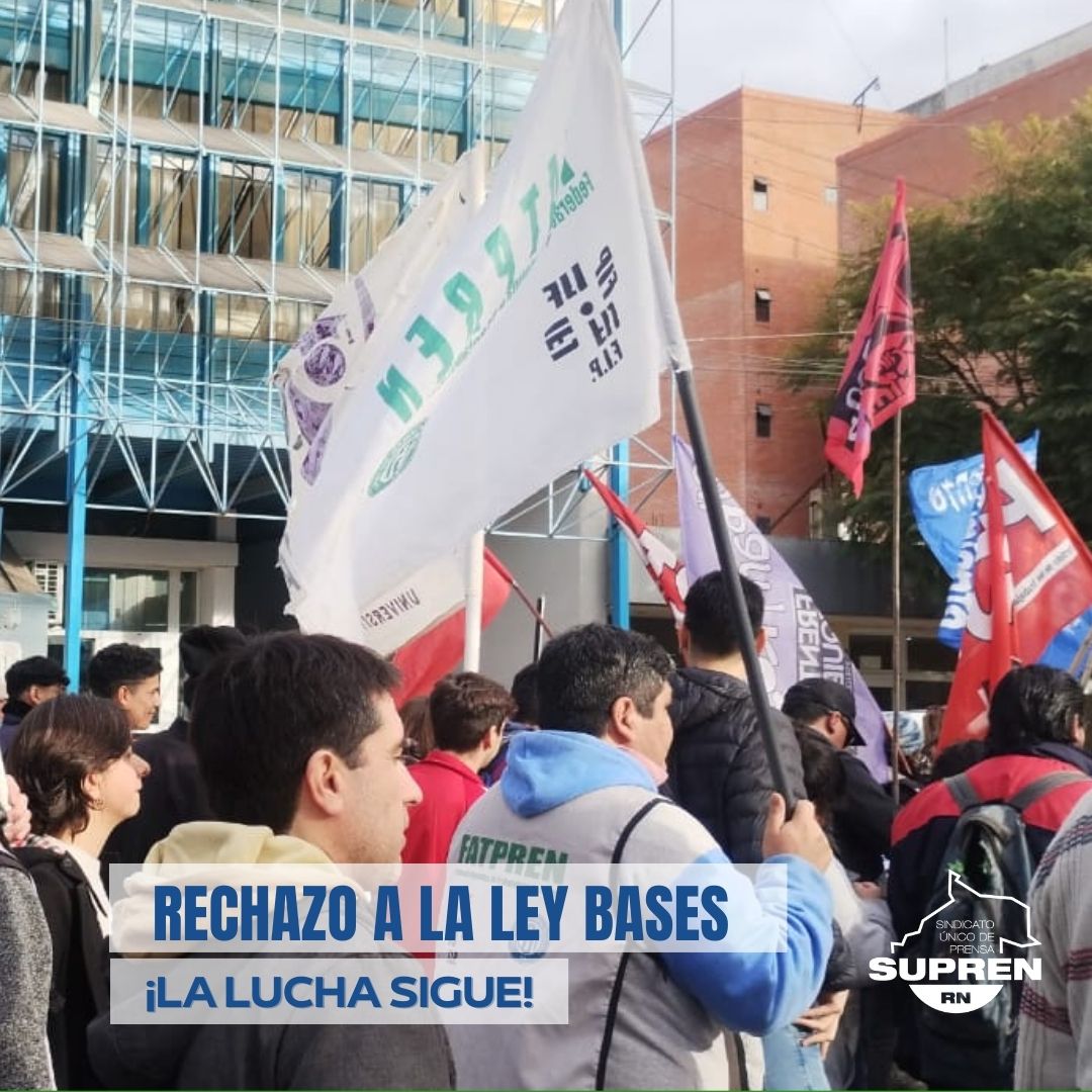 SUPrenRN's tweet photo. 📣 ¡La lucha sigue! 📣
La jornada del miércoles 12 de Junio, que se vivió con una brutal represión y cerró en el Senado con el respaldo de una ajustada mayoría al proyecto de Ley Bases, nos encontró integrando las movilizaciones en #Viedma y #Roca (sigue) https://t.co/O9eJ1snSUy