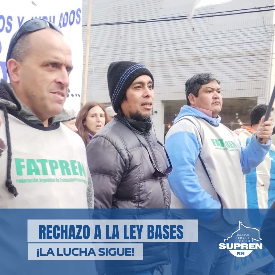 SUPrenRN's tweet photo. 📣 ¡La lucha sigue! 📣
La jornada del miércoles 12 de Junio, que se vivió con una brutal represión y cerró en el Senado con el respaldo de una ajustada mayoría al proyecto de Ley Bases, nos encontró integrando las movilizaciones en #Viedma y #Roca (sigue) https://t.co/O9eJ1snSUy