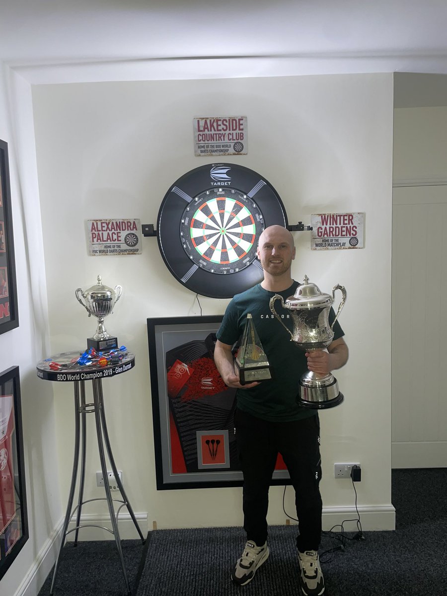 Met a legend yesterday <a href="/Duzza180/">Glen Durrant</a> 
🎯