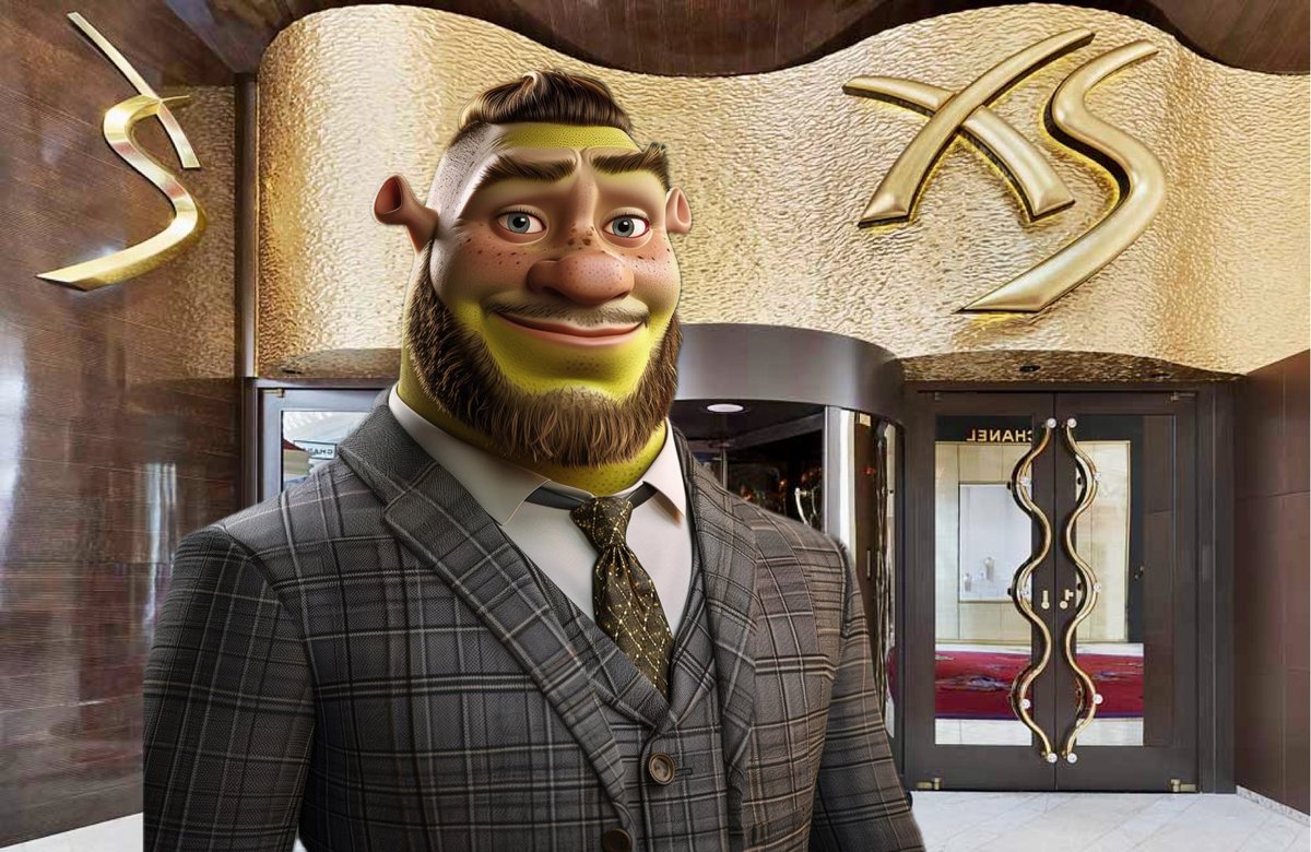 VegasIssues's tweet photo. Shrek, but as a Vegas club promoter. https://t.co/3AcigAnE34