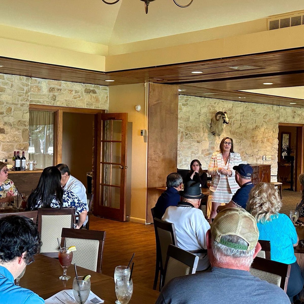 lamantia4texas's tweet photo. Come one, come all!
I had a fantastic evening connecting with everyone at our #Beeville Meet & Greet. Your support means the world, and we are deeply humbled by the incredible #TeamLaMantia turnout! Thank you for the opportunity to serve and make a difference for our #BeeCounty families.
