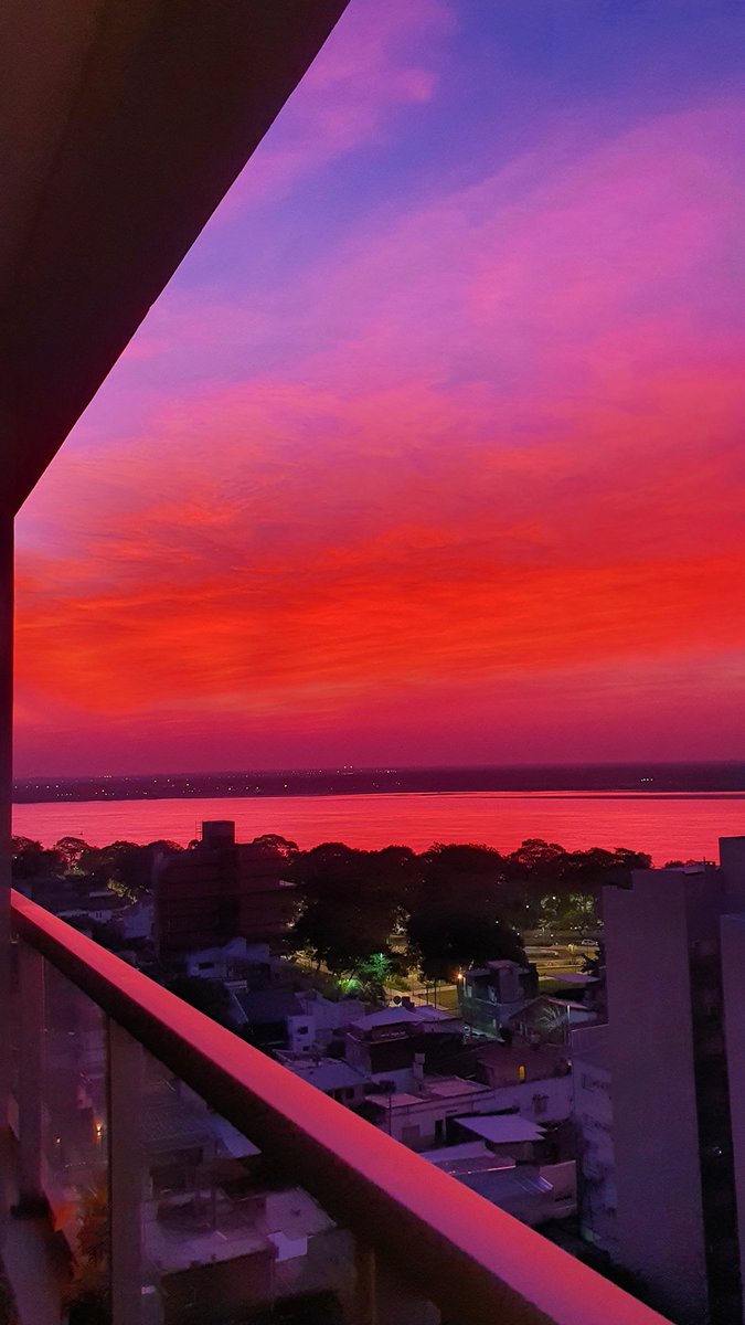 alefzarza's tweet photo. El atardecer más feo en Corrientes 😍 https://t.co/IfBXuDUQ7B
