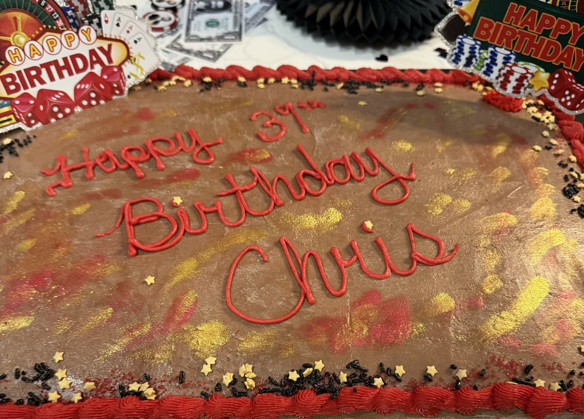 ChrisYoungMusic's tweet image. My friends/family surprised me with a Vegas themed Birthday party! Love y’all! #NashVegas